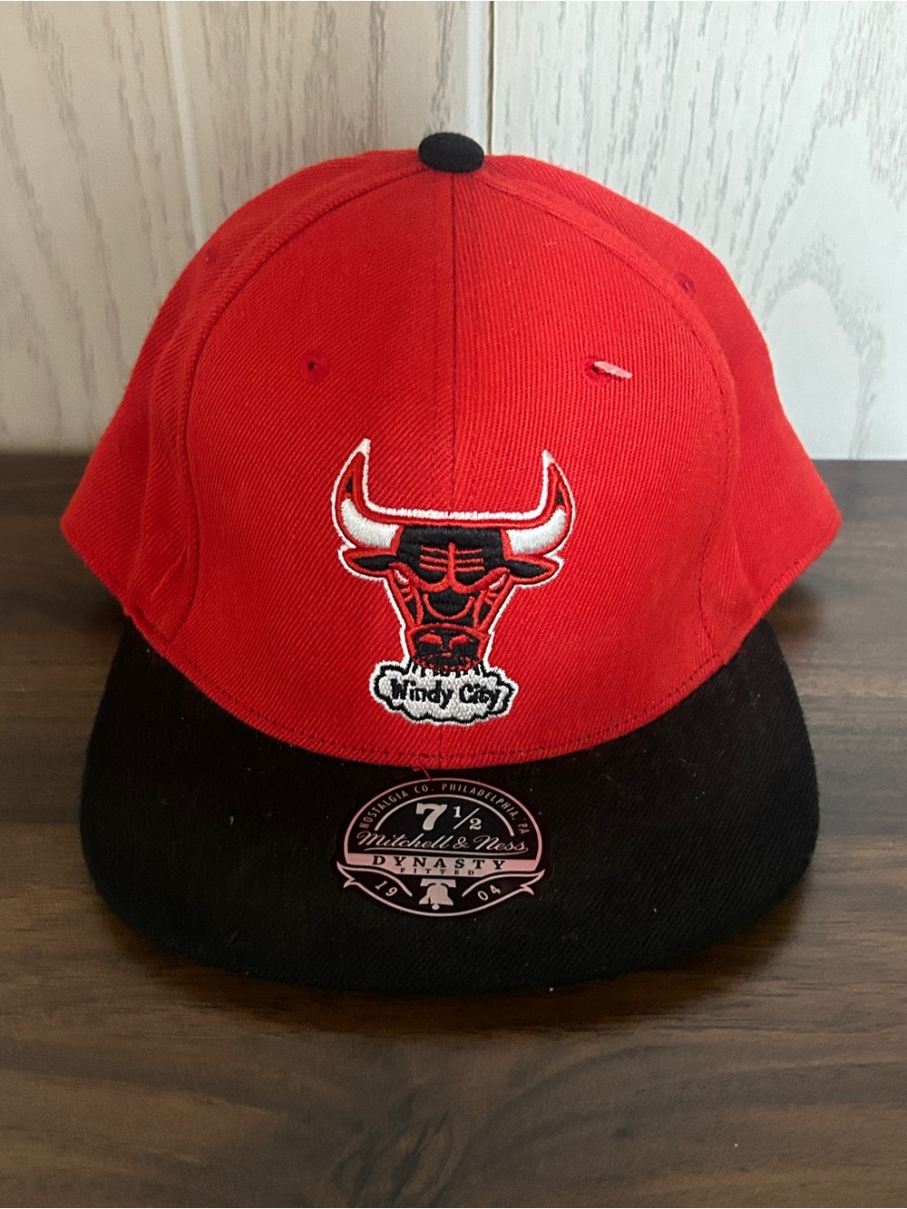 NWT Mitchell & Ness Dynasty 7 3/8 Fitted Hat NBA Bulls Two Tone Rouge Noir